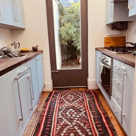 A Charming 1 Bed Artisan