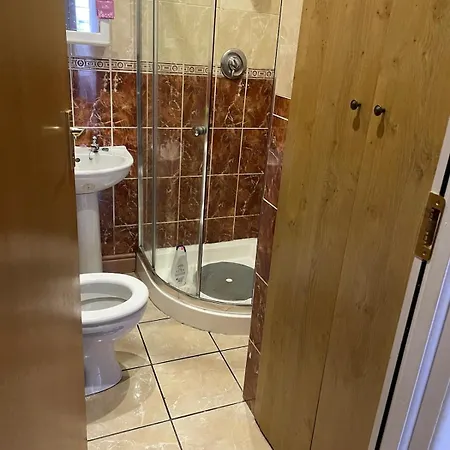 A Charming 1 Bed Artisan דירה *